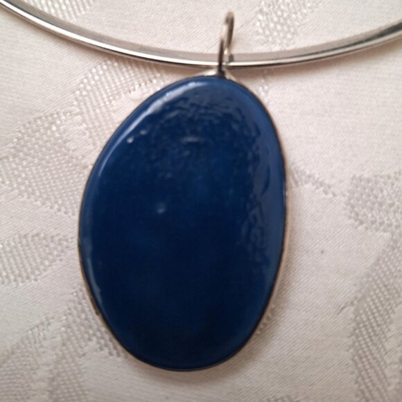 Blue Glass Choker Bezel set pendant necklace on metal band - Picture 5 of 5